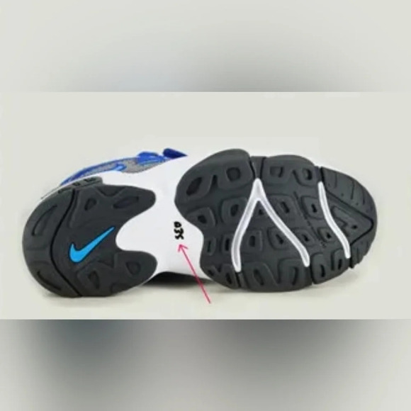 Brand New Nike Air Turf Raider GS 599812-400 Size 6 - Picture 2 of 4